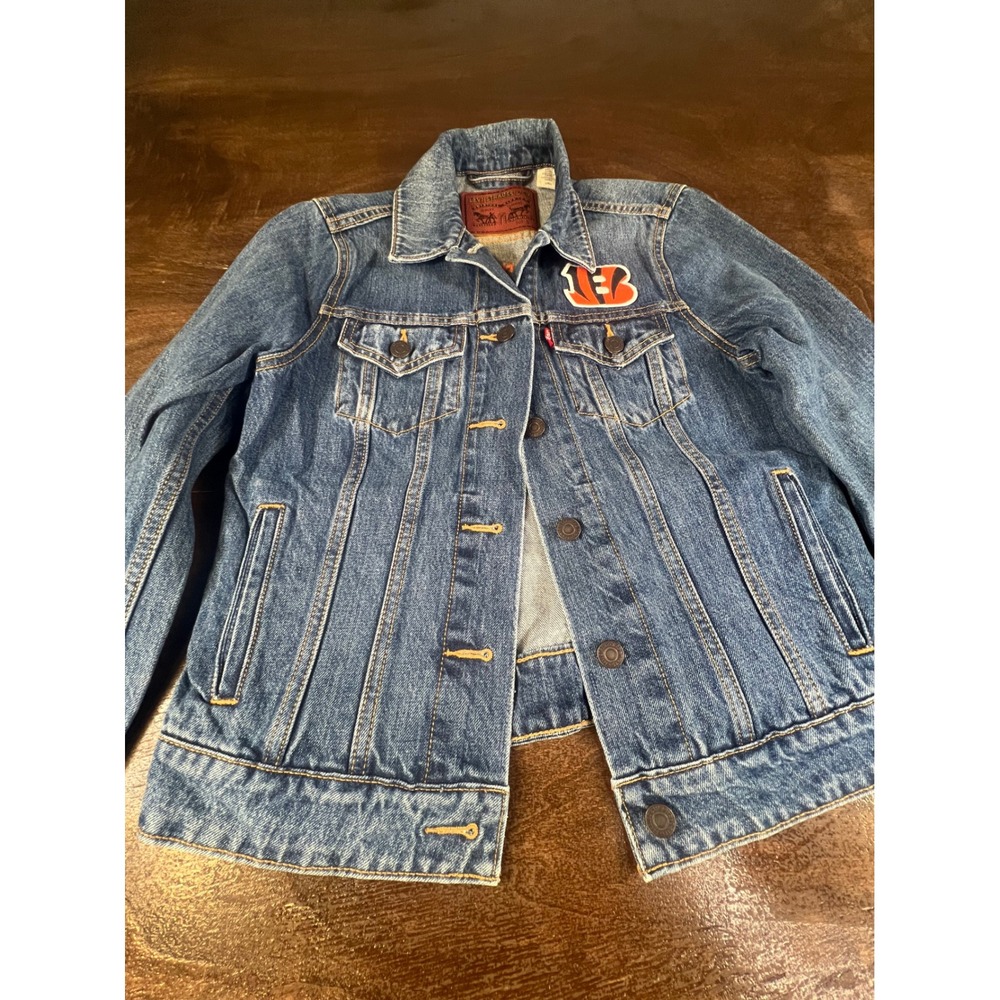 Levis Cincinnati Bengals Denim Trucker Jacket Blue NFL Fan Gear Small
